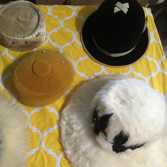 Vintage Gloves and Hats Coming Soon - Picture 7 of 8